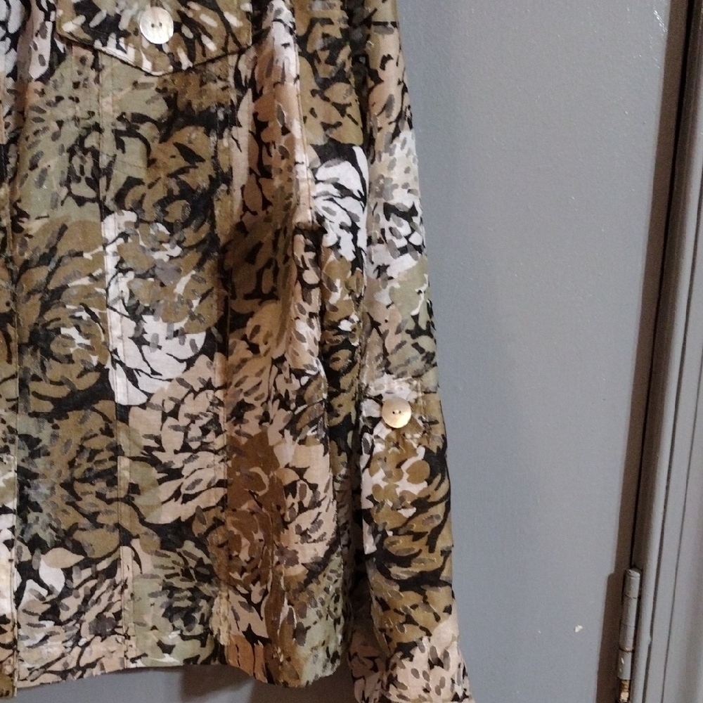 2/ For 8 Dollars Sale Ruby Rd. Wild And Chic Leaf Pattern Button-Up Shirt - Picture 4 of 6